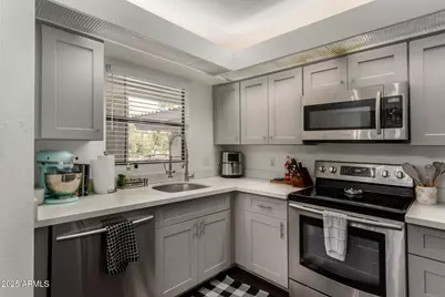 5035 N 10th Place #204, Phoenix, AZ 85014 - Photo 13