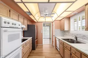 10615 W Roundelay Cir, Sun City, AZ 85351 - Photo 13