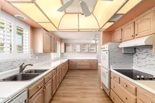 10615 W Roundelay Cir, Sun City, AZ 85351 - Photo 15