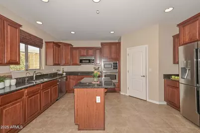 9012 W Yellow Bird Lane, Peoria, AZ 85383 - Photo 11