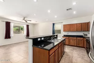 3903 E Branham Ln, Phoenix, AZ 85042 - Photo 17