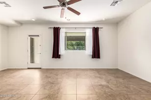 3903 E Branham Ln, Phoenix, AZ 85042 - Photo 11