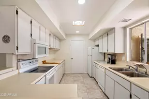 26402 S Lakemont Dr, Sun Lakes, AZ 85248 - Photo 7