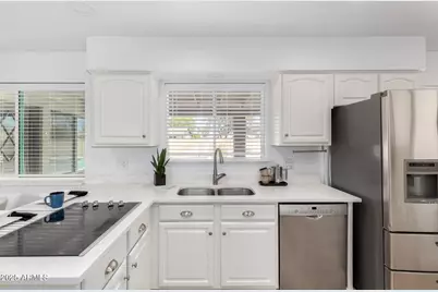 8520 E Turney Avenue, Scottsdale, AZ 85251 - Photo 13