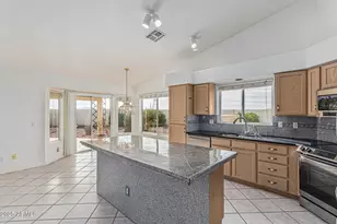 11076 W Runion Dr, Sun City, AZ 85373 - Photo 7