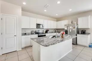 10333 W Sonrisas St, Tolleson, AZ 85353 - Photo 9