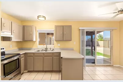 18240 N 34th Drive, Phoenix, AZ 85053 - Photo 9