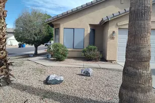 3220 E Hononegh Dr, Phoenix, AZ 85050 - Photo 1