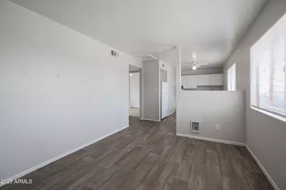 622 N 30th Place #4, Phoenix, AZ 85008 - Photo 3