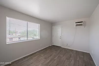 622 N 30th Place #4, Phoenix, AZ 85008 - Photo 5