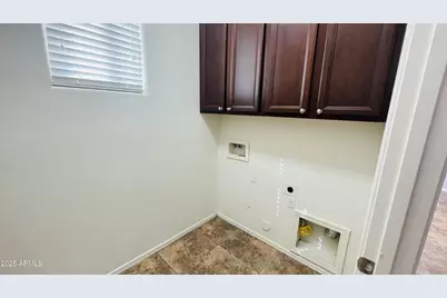 42447 W Capistrano Drive, Maricopa, AZ 85138 - Photo 7