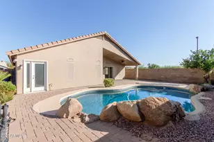 208 E Devon Dr, Gilbert, AZ 85296 - Photo 3
