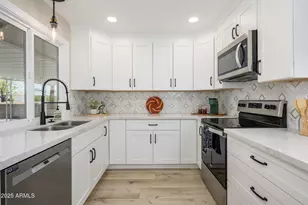 9702 W Pineridge Dr, Sun City, AZ 85351 - Photo 7