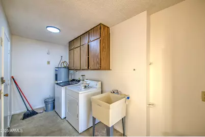 10523 W Highwood Lane, Sun City, AZ 85373 - Photo 33