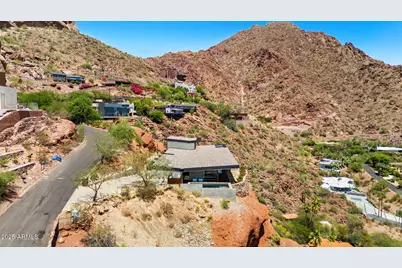 4925 E Red Rock Drive, Phoenix, AZ 85018 - Photo 9