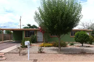 207 3rd St, Huachuca City, AZ 85616 - Photo 1