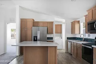 8601 N 71st Ave, Glendale, AZ 85301 - Photo 7