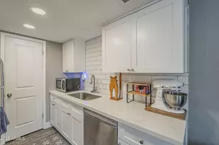 948 S Alma School Rd, Mesa, AZ 85210 - Photo 17