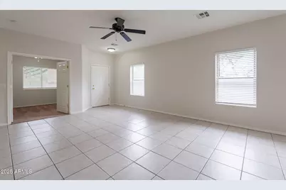 2210 N 27th Place, Phoenix, AZ 85008 - Photo 9