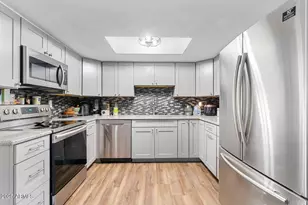 1219 E Christy Dr, Phoenix, AZ 85020 - Photo 9