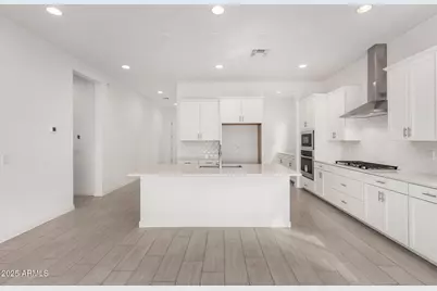 16937 W Desert Lane, Goodyear, AZ 85338 - Photo 7