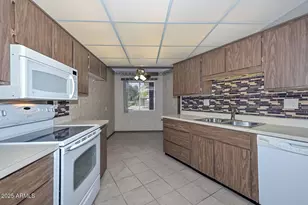 10930 W Topaz Dr, Sun City, AZ 85351 - Photo 7