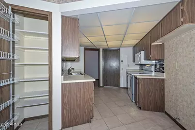 10930 W Topaz Drive, Sun City, AZ 85351 - Photo 9