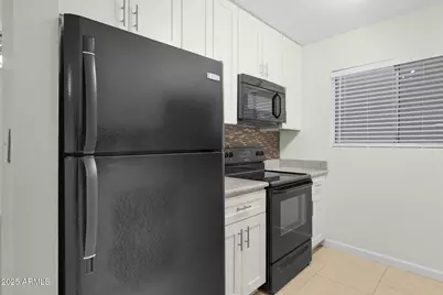 749 E Montebello Avenue #127, Phoenix, AZ 85014 - Photo 11