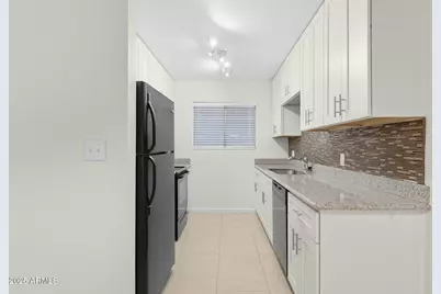 749 E Montebello Avenue #127, Phoenix, AZ 85014 - Photo 9