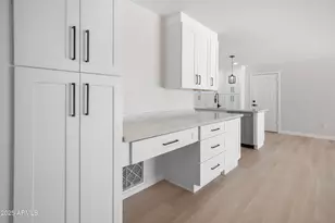 3933 E Flower St, Phoenix, AZ 85018 - Photo 11