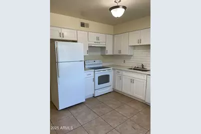 1914 W Village Drive #B, Phoenix, AZ 85023 - Photo 1