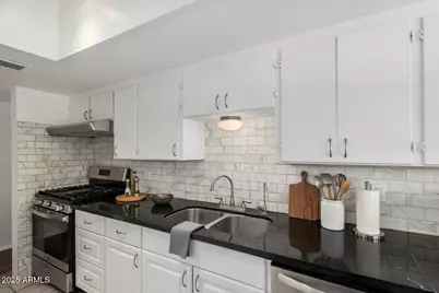 2033 W Palo Verde Drive, Phoenix, AZ 85015 - Photo 17