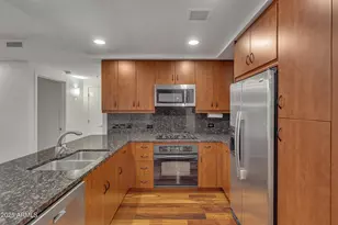 7137 E Rancho Vista Dr, Scottsdale, AZ 85251 - Photo 17