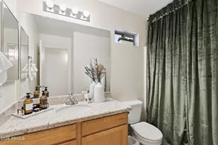 1648 E Desert Ln, Phoenix, AZ 85042 - Photo 23