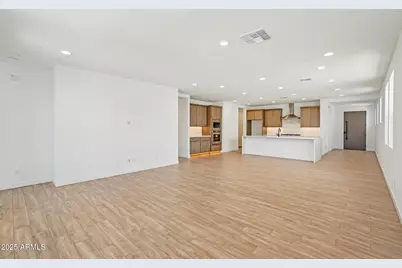 7957 W Griswold Road, Peoria, AZ 85345 - Photo 9