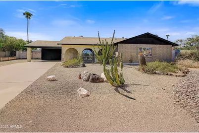 10242 N 26th Place, Phoenix, AZ 85028 - Photo 1