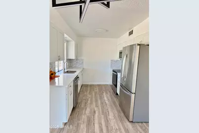 14202 N Lakeforest Drive, Sun City, AZ 85351 - Photo 9