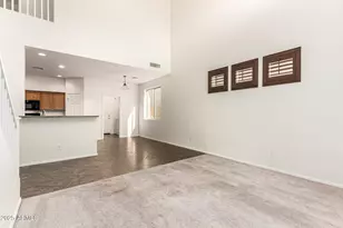 10385 W Robin Ln, Peoria, AZ 85383 - Photo 7