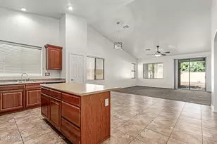 7341 N 72nd Ave, Glendale, AZ 85303 - Photo 9