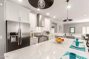 1002 E Medlock Dr, Phoenix, AZ 85014 - Photo 13