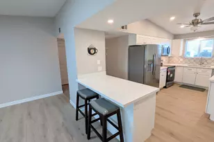 10433 W Oakmont Dr, Sun City, AZ 85351 - Photo 9