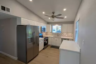 10433 W Oakmont Dr, Sun City, AZ 85351 - Photo 9