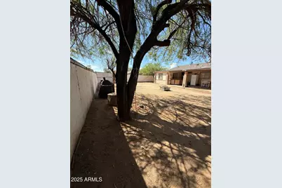 1627 W Carson Road, Phoenix, AZ 85041 - Photo 23
