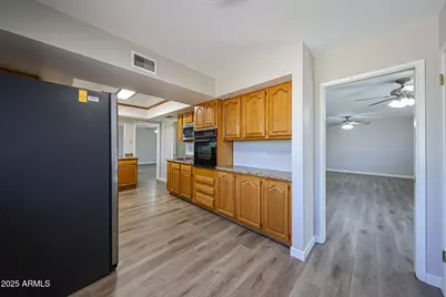 10710 W El Capitan Circle N, Sun City, AZ 85351 - Photo 15