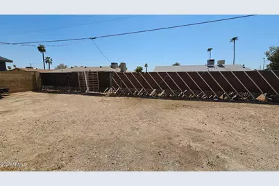 4724 N 61st Avenue, Phoenix, AZ 85033 - Photo 15