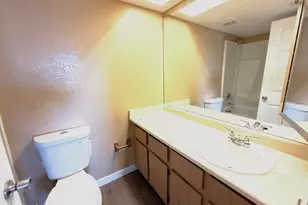 3601 W Tierra Buena Ln, Phoenix, AZ 85053 - Photo 9