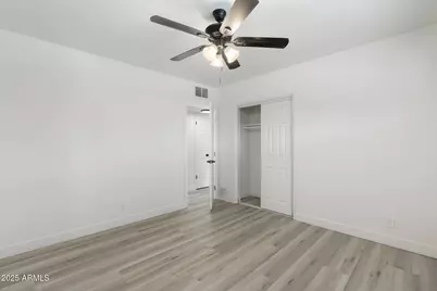 2437 W Village Drive, Phoenix, AZ 85023 - Photo 19