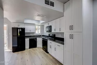 3048 E Beck Lane #8, Phoenix, AZ 85032 - Photo 11