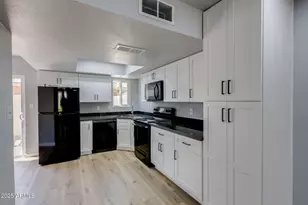 3048 E Beck Ln, Phoenix, AZ 85032 - Photo 11