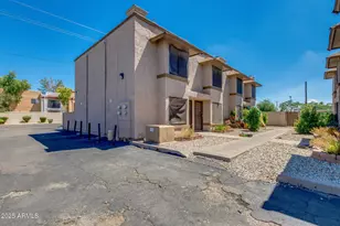 3048 E Beck Ln, Phoenix, AZ 85032 - Photo 3